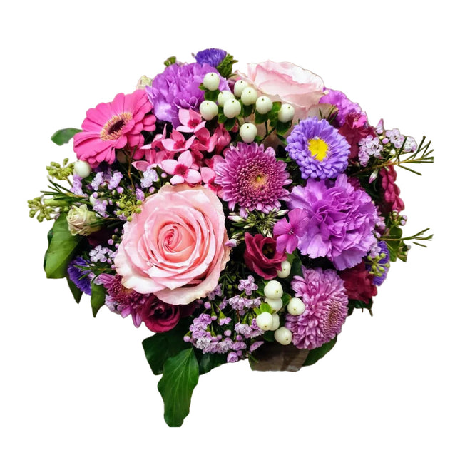 Blumenkorb mit rosa und lila Blumen
