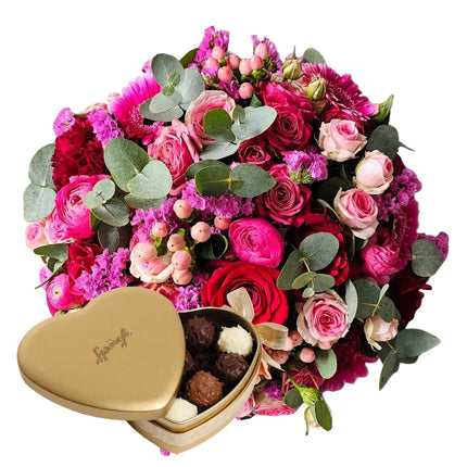Blumenkorb in Rosa und Rot mit Rosen und Eukalyptus Zürich online kaufen mit Sprüngli Schokolade