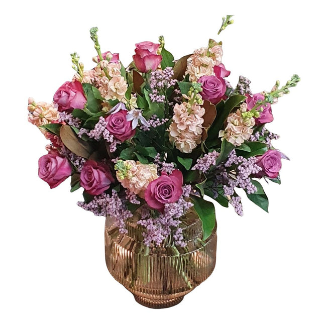 Berry Kiss Blumenstrauss mit frischen Rosen und saisonalen Blumen handgebunden – Blumenstrauss Zürich Geschenk online bestellen