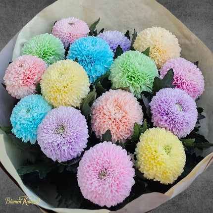 Blooming Lollies Blumenstrauss mit pastellfarbenen Kugelchrysanthemen online kaufen und liefern lassen in Zürich