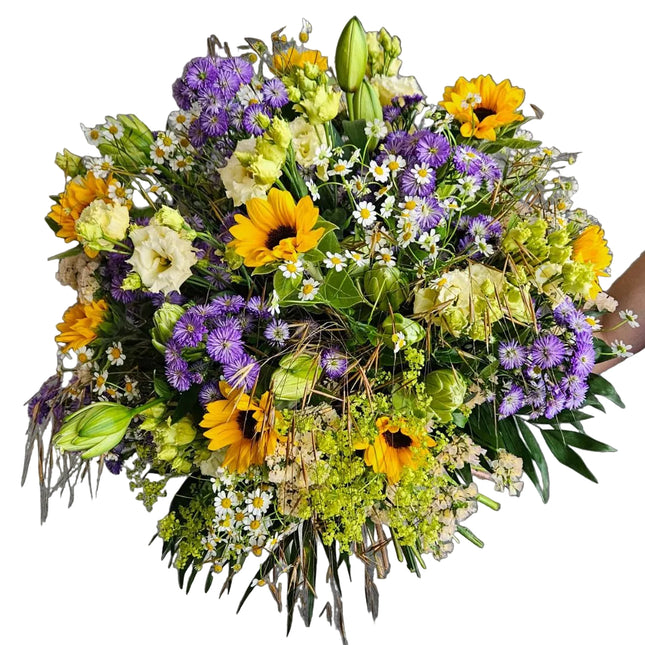 Sommerlicher Blumenstrauss mit Sonnenblumen Kamille und violetten Blüten online bestellen in Zürich