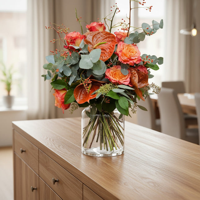 Blumenstrauss Love Story mit orangen Rosen, Anthurien und Eukalyptus aus dem Blumenladen Zürich online bestellen
