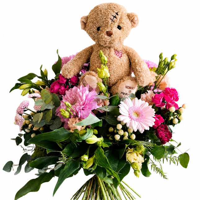 Blumenstrauss mit saisonalen Blumen und Bär mit der Botschaft Nobody is perfect