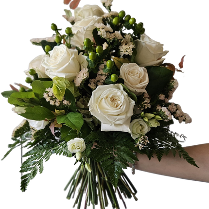 Blumenstrauss mit weissen Rosen und saisonalen Blüten frisch aus Zürich online bestellen