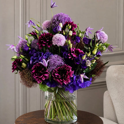 Violetter Blumenstrauss mit Hortensien Zierlauch und saisonalen Blüten online bestellen in Zürich mit Blumenlieferung