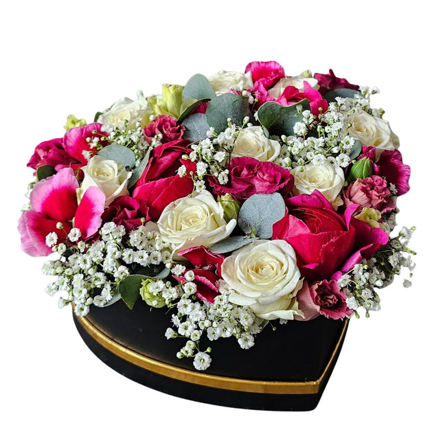 Herzbox mit weissen und pinken Rosen Eukalyptus und Gypsophila in Zürich bestellen
