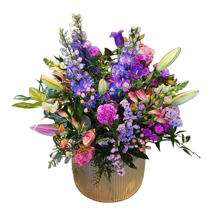 Purple Dream Blumenstrauss mit saisonalen Blumen in Violett und Lilatönen