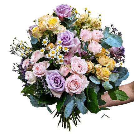Roses Dream Rosenstrauss mit Eukalyptus und Kamille