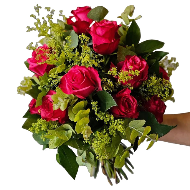 Rosengarten Rosenstrauss mit eleganten Rosen und frischem Grün
