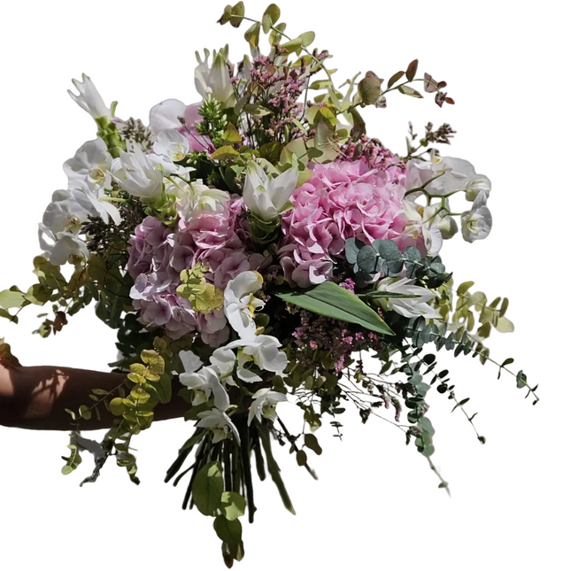 Blumenstrauss mit rosa Hortensien, frischem Eukalyptus und weissen Orchideen, geliefert in Zürich