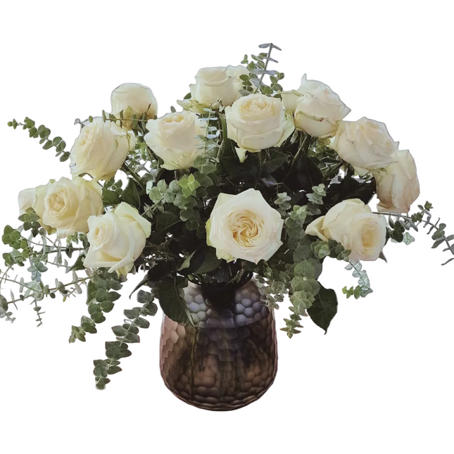 Rosenstrauss mit zarten Rosen und Eukalyptus