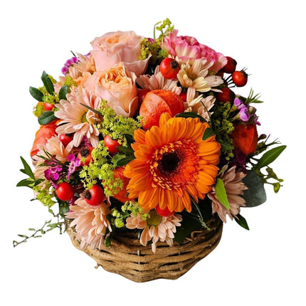 Blumenkörbli mit bunten Herbstblumen in Orange, Rot und Lachs