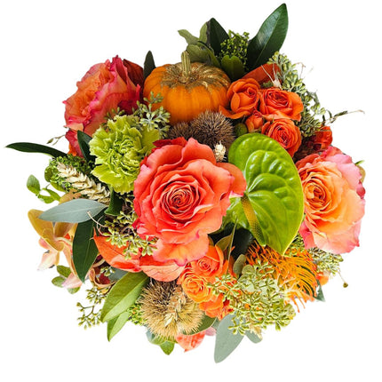 Herbstblumenkorb in Orange und Grün mit Rosen, Anthurien und Zierkürbis