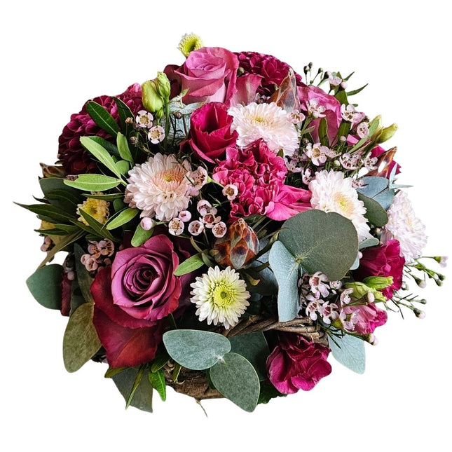 Blumenkorb in Rosa und Pink mit Rosen, Chrysanthemen, Lisianthus und Eukalyptus