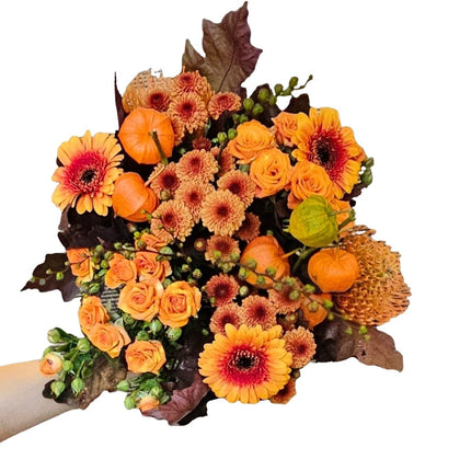 Herbstlicher Blumenstrauss mit saisonalen Blüten in warmen Herbstfarben
