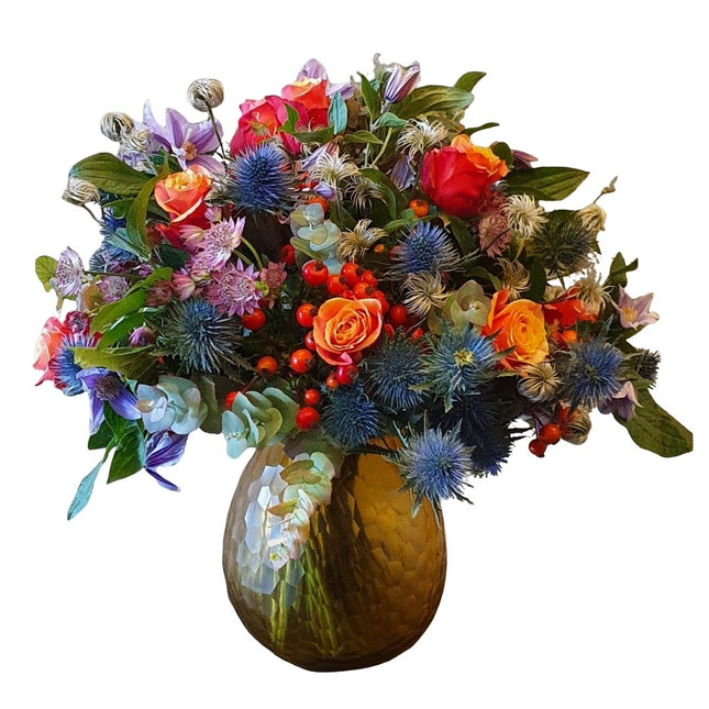 Autumn Star Blumenstrauss mit Rosen, Disteln, Eukalyptus und saisonalen Herbstblüten