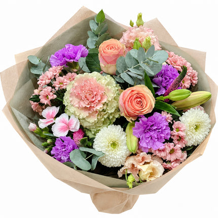 Farbenfroher Winterstrauss mit saisonalen Blüten in zarten Pastelltönen