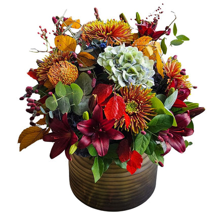 Herbststrauss mit Chrysanthemen Hortensie und saisonalen Blumen in Orange Rot und Gelb in Zürich
