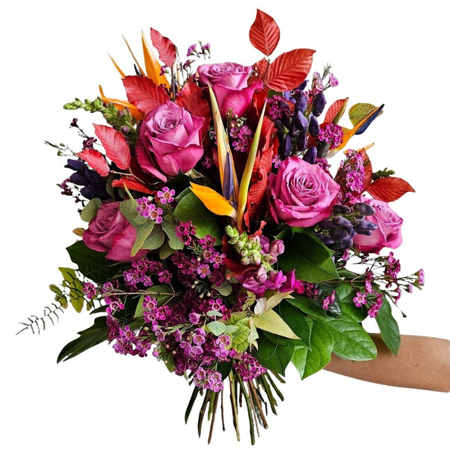 Herbstlicher Blumenstrauss mit pinken Rosen und warmen Herbsttönen