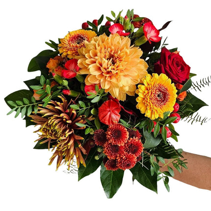 Herbstlicher Blumenstrauss mit grosser gelber Chrysantheme in Rot und Braun