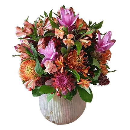 Herbstbote Blumenstrauss mit saisonalen Blumen in warmen Herbstfarben