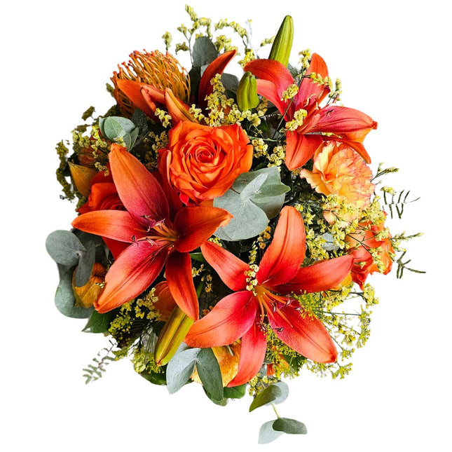 Oranger Blumenstrauss mit Rosen, Lilien, Nutans, Nelken, Eukalyptus und saisonalem Beiwerk