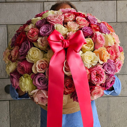 Luxuriöse Rosenbox mit Ecuador-Rosen in Rosa, Pink, Cremeweiss, Violett und Pfirsich. Jetzt online bei Blumen Krämer in Zürich bestellen.