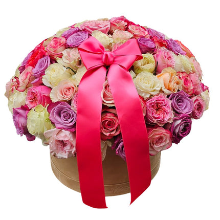 Luxuriöse Rosenbox mit Ecuador-Rosen in Rosa, Pink, Cremeweiss, Violett und Pfirsich. Jetzt online bei Blumen Krämer in Zürich bestellen.