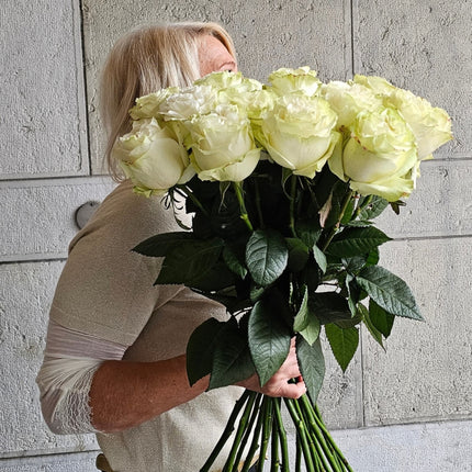 Weisse langstielige Ecuador Rosen Strauss online bestellen Zürich
