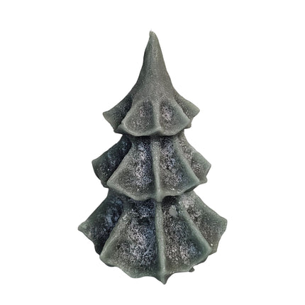 Dekorative Kerze in Tannenbaumform als festliche Weihnachtsdekoration