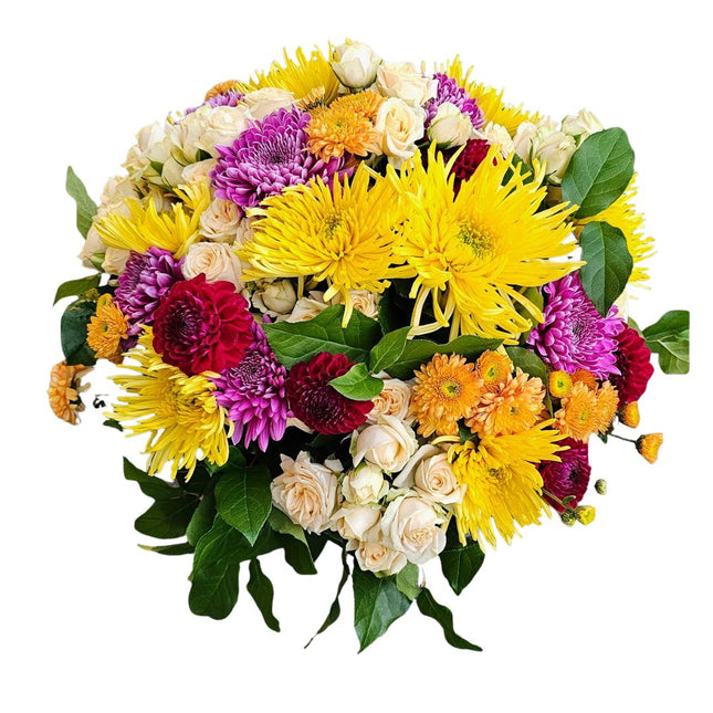 Farbenfroher Blumenstrauss mit gelben und pinken Chrysanthemen, roten Dahlien und Polyantha Rosen