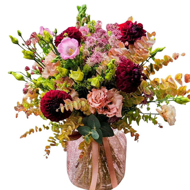 Herbstmagie Blumenstrauss mit Dahlien Lisianthus und saisonalen Herbstblumen